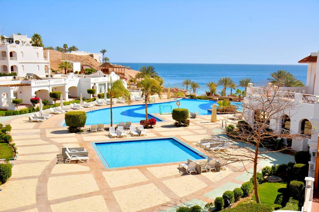 Continental Plaza Beach Resort SSH — реконструкція басейну